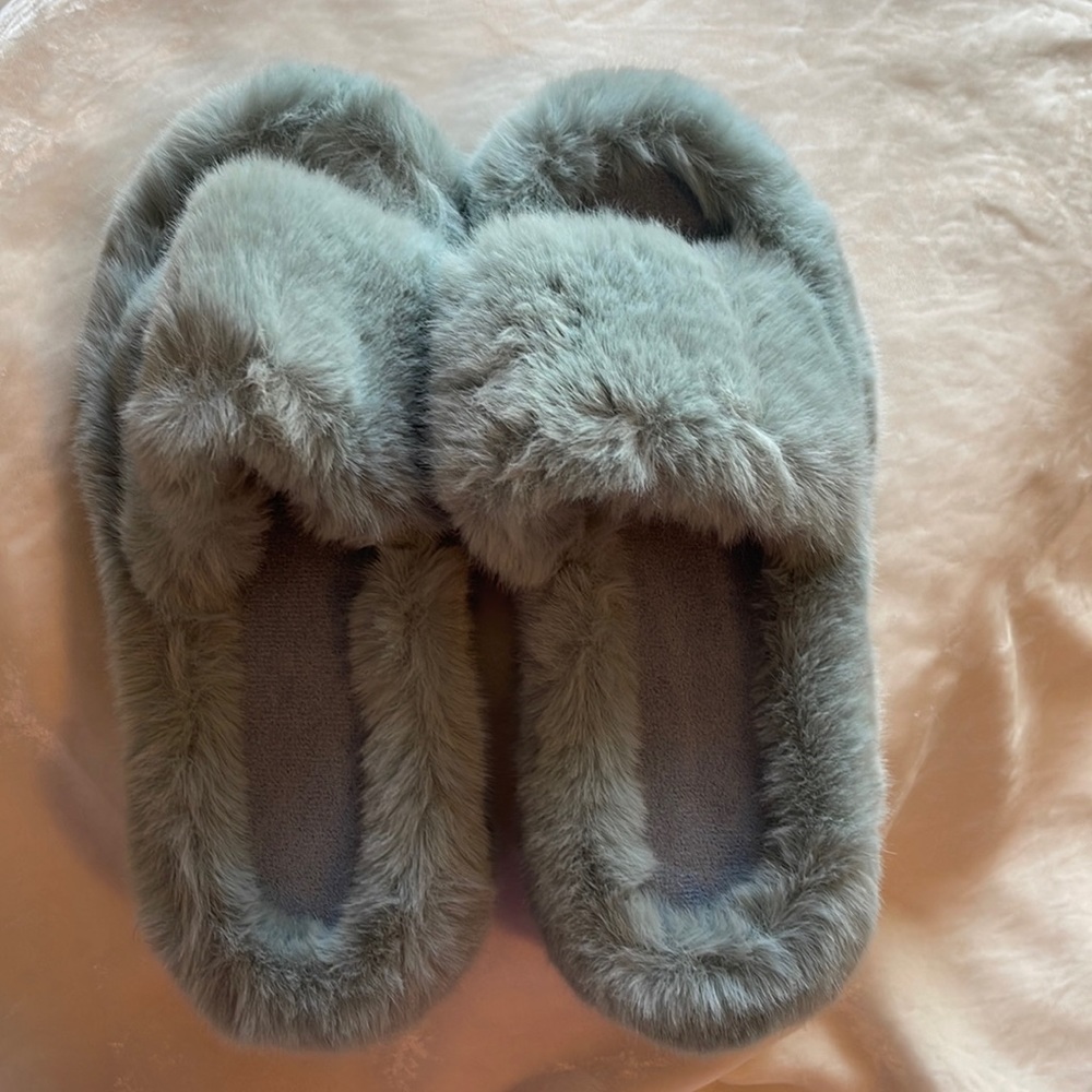 NWT Fluffy Slippers